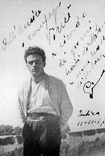 Gino Bibbi ritratto nel 1927 mentre si trova al confino a Ustica