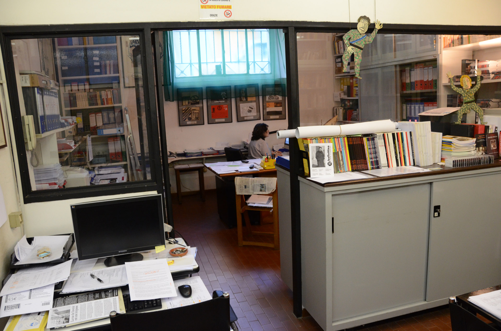 La sede di elèuthera in Via Rovetta 274, dal 1986 al 2015, sullo sfondo Rossella Di Leo
